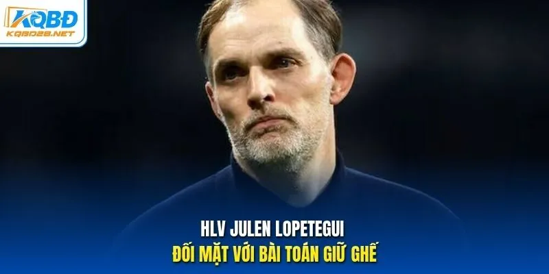 HLV Julen Lopetegui đối mặt với bài toán giữ ghế.